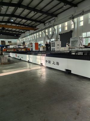 Präzision und Genauigkeit 3kw 6kw 8kw 12kw 15kw 20kw 30kw Hochleistungsmaschinen für das Schneiden mit Cnc-Laserfaser