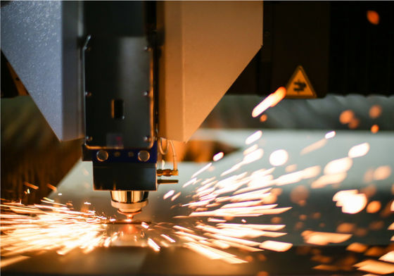 Schneidmaschine mit Raylaser Einzeltisch 2000W 3000W 6000W Metallblechfaserlaserschneider