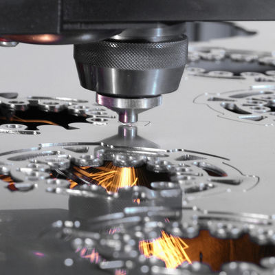 Shanghai Raylaser 3015 Programmierbare Servomotor Metalllaserschneidmaschinen bei guter Leistung